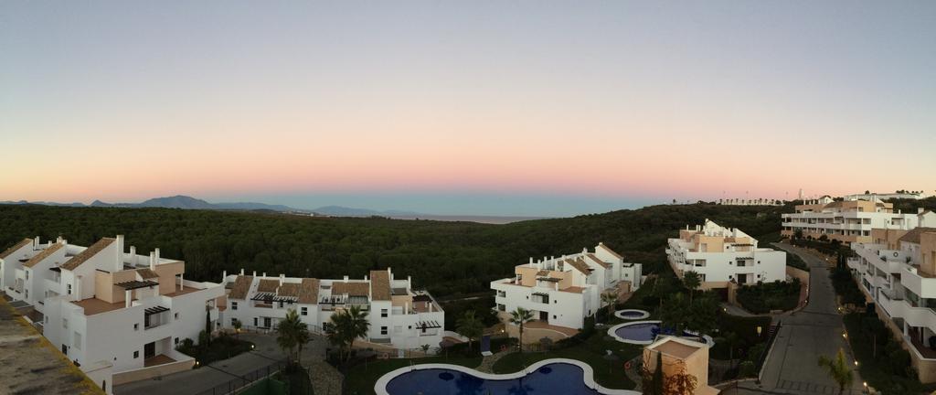 Appartement Las Terrazas De La Alcaidesa Esterno foto